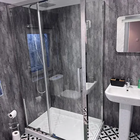 3 Bed House יורק